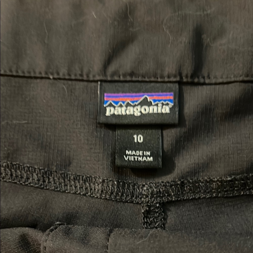 Patagonia women’s size 10 Black lace up board short - Picture 3 of 5